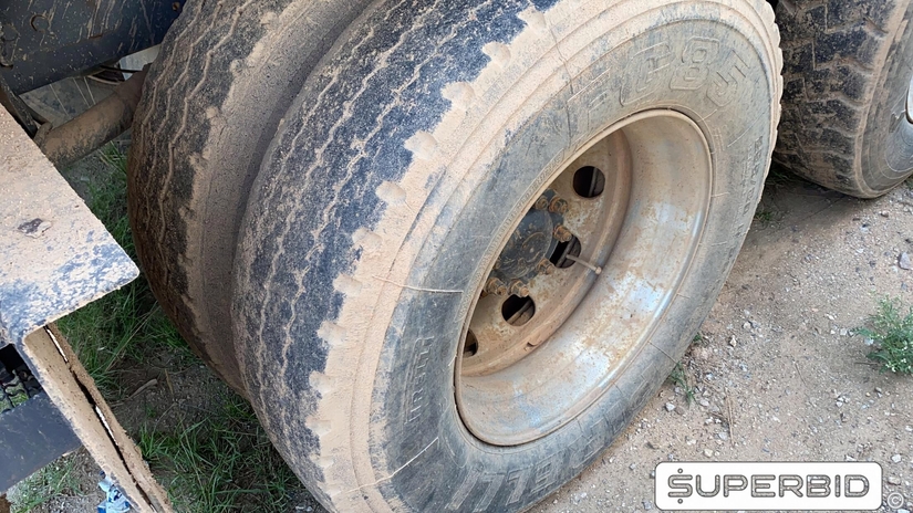 CAMINHÃO BASCULANTE VOLVO VM 330 6X4R, 2013/2013, Placa FINAL 8 (RJ),