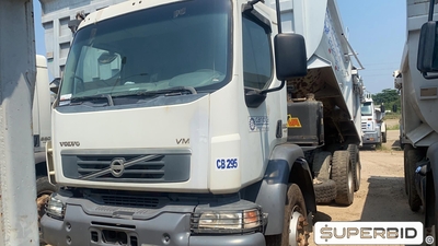 CAMINHÃO BASCULANTE  VOLVO VM 330 6X4R, 2013/2013, Placa FINAL 4 (RJ),  (Ref.: ICA)