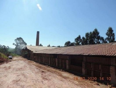 Gleba de terras, 2 Alqueires, com instalações de uma Industria Cerâmica (25% da Fazenda Lageado com A.T. 19,36ha). Loc.: Itaí/SP.