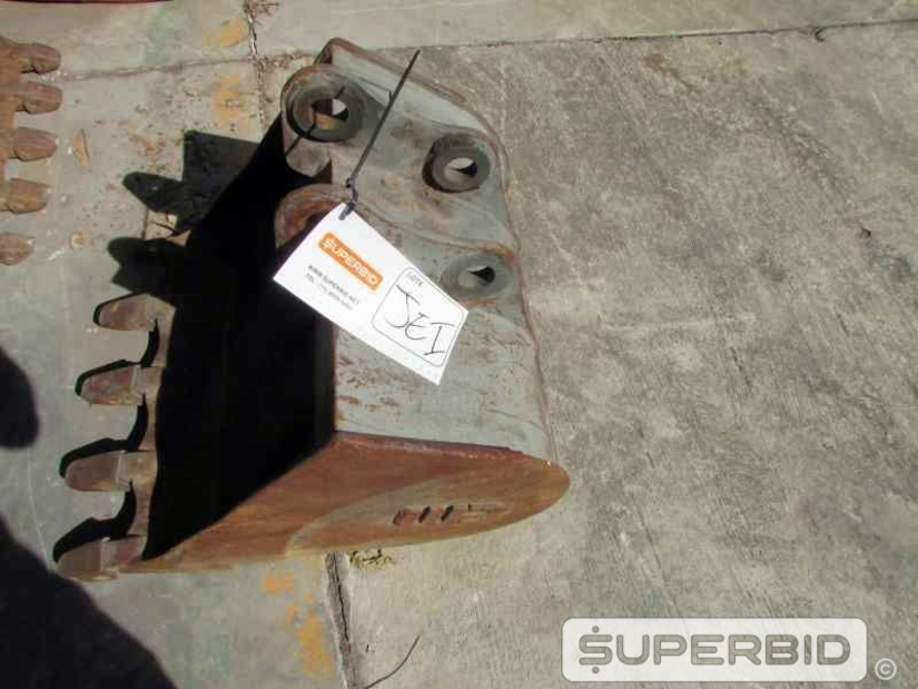 BOMBA SUBMERSIVEL SPV P40 4 POL., CAÇAMBA ESCAVADEIRA E SUCATAS DE QUADRO DE DISTRIBUIÇÃO, (08 PÇ.) (Ref.: JEI)