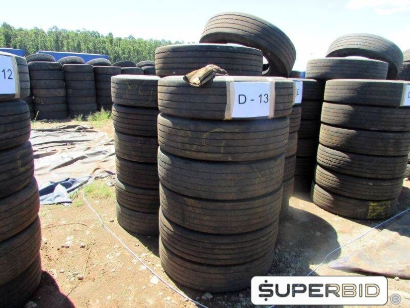 20 SUCATAS DE PNEUS 275/80 PARA REAPROVEITAMENTO (Ref.: D-13)