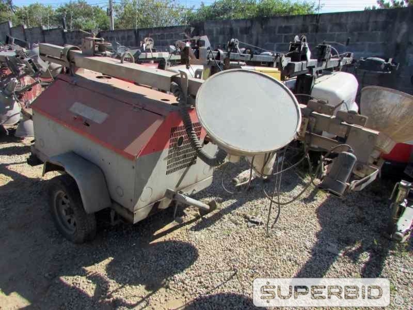 02 TORRES DE ILUMINAÇÃO Á DIESEL TEREX RL4000, POT.: 4-6 KW. (Ref.: JEQ)