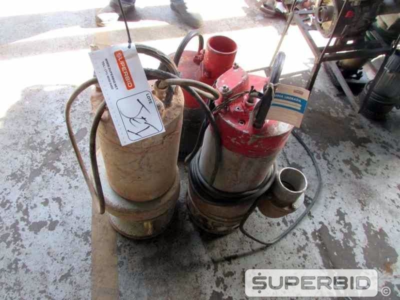 BOMBA SUBMERSIVEL SPV P40 4 POL., CAÇAMBA ESCAVADEIRA E SUCATAS DE QUADRO DE DISTRIBUIÇÃO, (08 PÇ.) (Ref.: JEI)