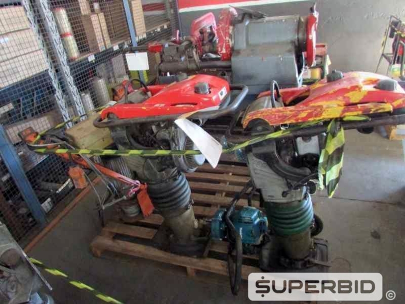 COMPACTADOR DE SOLO WACKER NEUSON, GUINCHO DE COLUNA, ROSQUEADEIRA, TRADO PERFURADOR E OUTROS, (07 PÇ.) (Ref.: JBX)