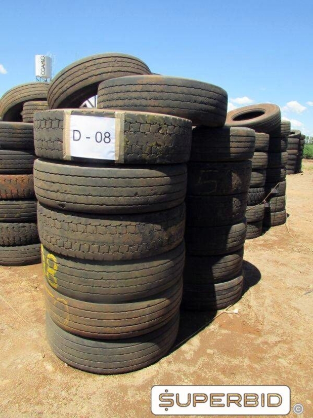 20 SUCATAS DE PNEUS 295/80 PARA REAPROVEITAMENTO (Ref.: D-08)