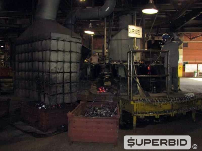 CARROSSEL PARA FUNDIÇÃO FABRICAÇÃO PRÓPRIA PARA MOLDAGEM DE PEÇAS EM FERRO GUSA E AÇO COM QUEIMADOR E EXAUSTORES (Ref.: Carrossel 1)