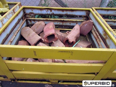 PEÇAS CATERPILLAR - PINOS, CHAPAS, LÂMINA, DENTES, PONTAS, CALÇOS, ANÉIS DE VEDAÇÃO E OUTROS (APROX.: 1.080 PÇS). (Ref.: CAT)