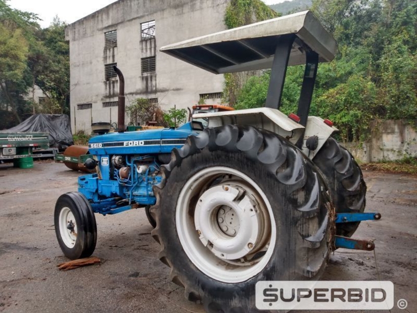 TRATOR AGRICOLA FORD 5610 (EMPLACADO), ANO: 1992, SÉRIE: V238685 (Ref: RBI)