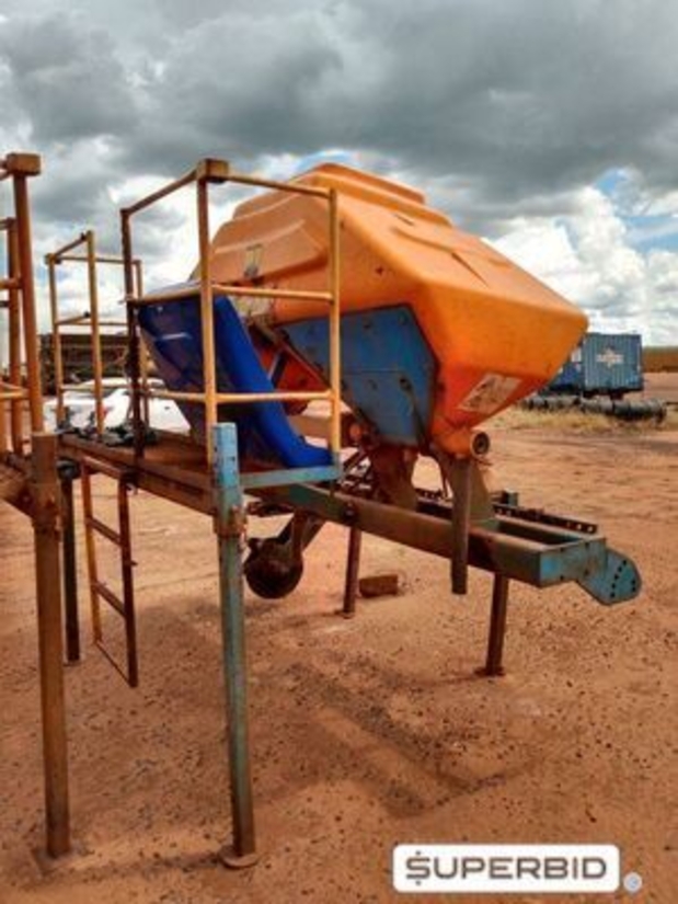 DISTRIBUIDORA DE ADUBO DMB, ANO: 2013, SÉRIE: 80615 (Ref.: 1235)