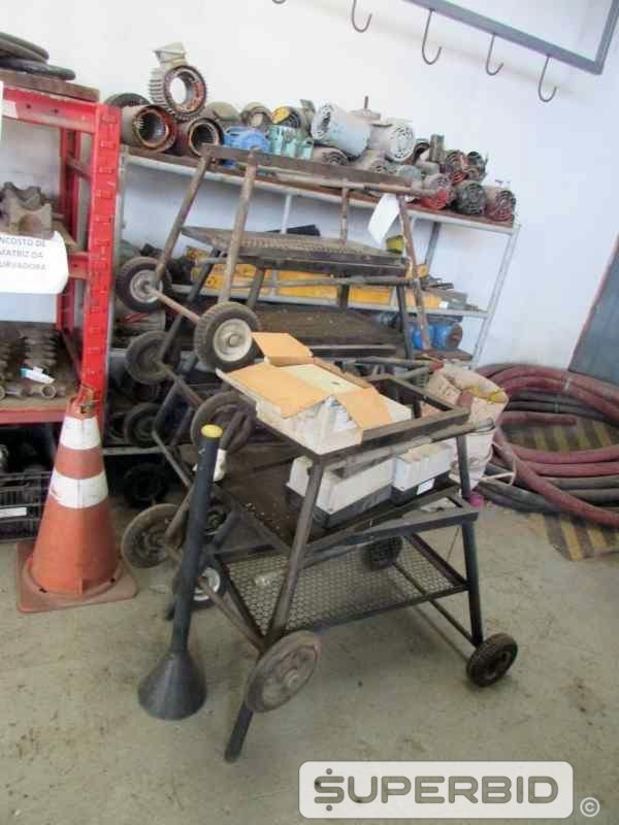 SUCATAS DE MOTORES ELÉTRICOS 3 Á 7 CV, CARRINHOS PARA ROSQUEADEIRA, CHAVES DE PARTIDA, MANGUEIRAS DE AR 1 POL. E OUTROS, (APROX. 64 PÇ.) (Ref.: JES)