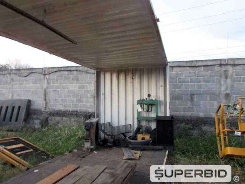 02 CONTAINERS EM AÇO, UTILIZADOS COMO STAND DE LOJA DE CONSTRUÇÃO. (Ref.: JEF)