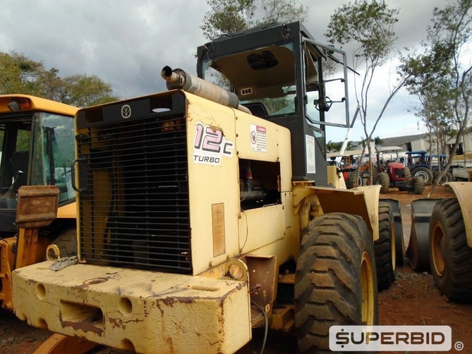 PÁ CARREGADEIRA NEW HOLLAND 12C 4x4, ANO: 2011, CAP: CAÇAMBA: 1M3., SÉRIE: 8364 (Ref: SBK / TP32725)