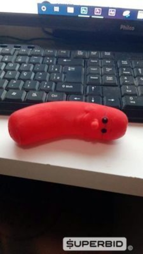 Diogo Defante - Apito em forma de passarinho, Linguiça de brinquedo parecida com o Ben Jor, Mochila com estampa de linguiça