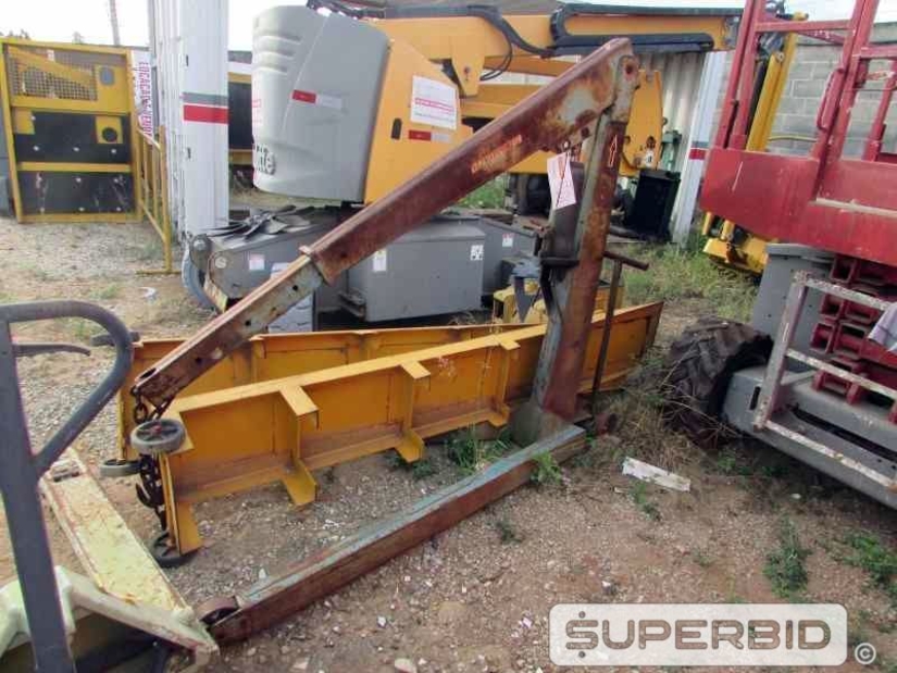 SUCATAS DE: PALETEIRA PALETRANS, GUINCHO GIRAFA TIL MARCONI, GERADOR OLYMPIAN, PRENSA PNEUMÁTICA E PLATAFORMA, (07 PÇ.) (Ref.: JDX)