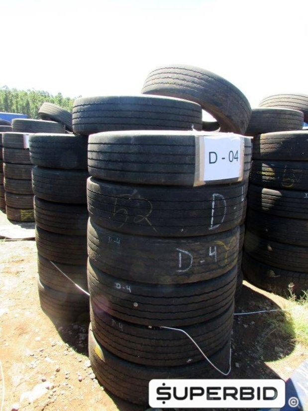 20 SUCATAS DE PNEUS 275/80 PARA REAPROVEITAMENTO (Ref.: D-04)