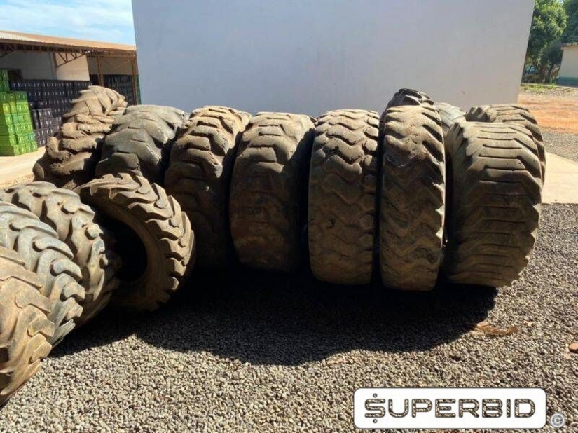24 PNEUS AGRÍCOLAS DIVERSOS (Ref.: 10)