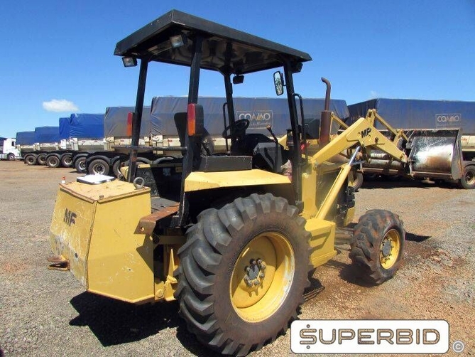 PÁ CARREGADEIRA MASSEY FERGUSSON MF 4X4, ANO: 2009, SÉRIE: 964P274259 (Ref: JA/1898)