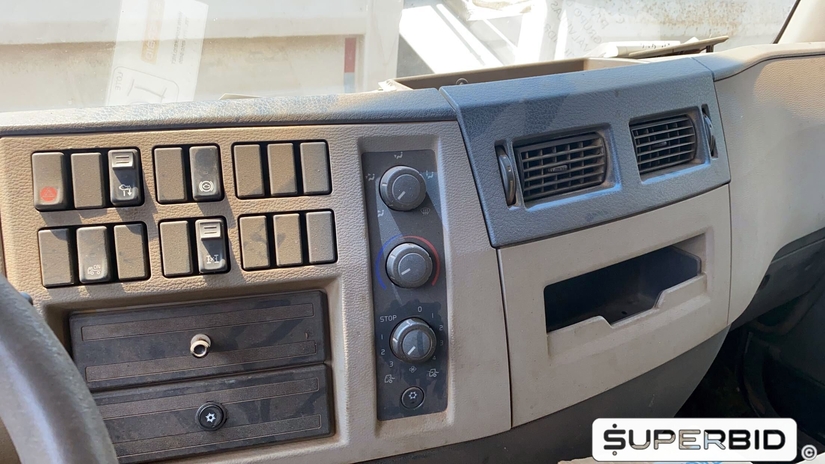 CAMINHÃO BASCULANTE VOLVO VM 330 6X4R, 2013/2013, Placa FINAL 2 (RJ), (Ref.: ICD)