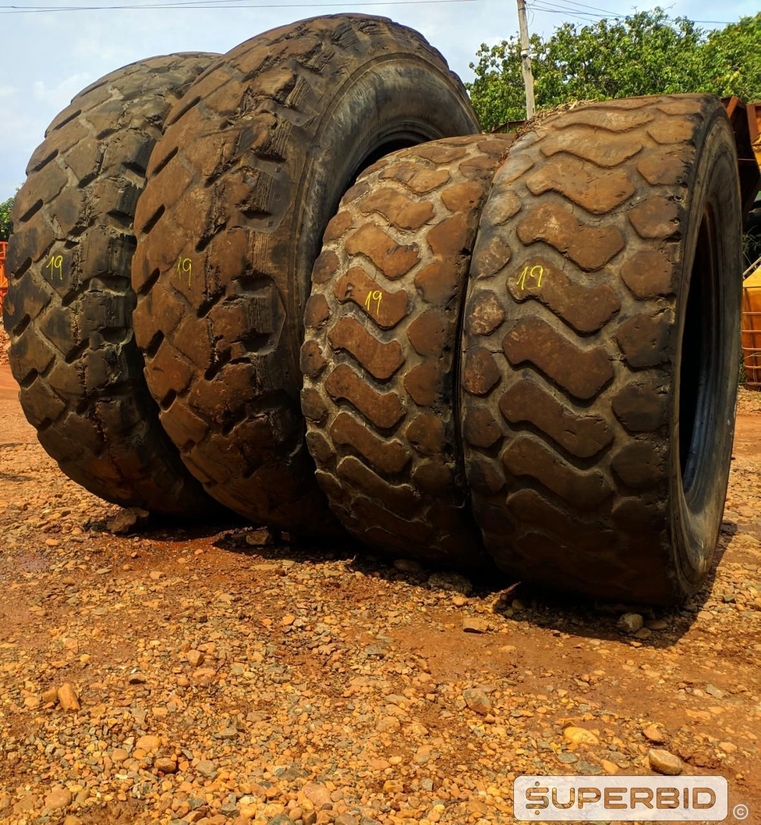 2 PNEUS 600.65-38 E 02 PNEUS 480.65-25