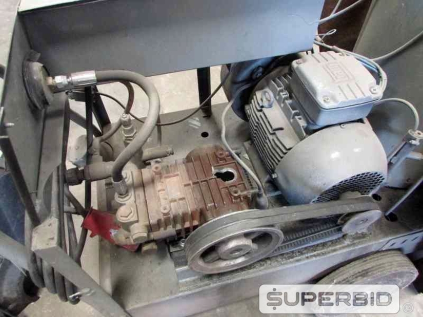 SUCATA DE LAVADORA DE ALTA PRESSÃO KARCH HD 5/12C, CAP.: 110-150 BAR E LAVADORA ÁGUA QUENTE KARCH HDS 12/15 (Ref.: JAM)