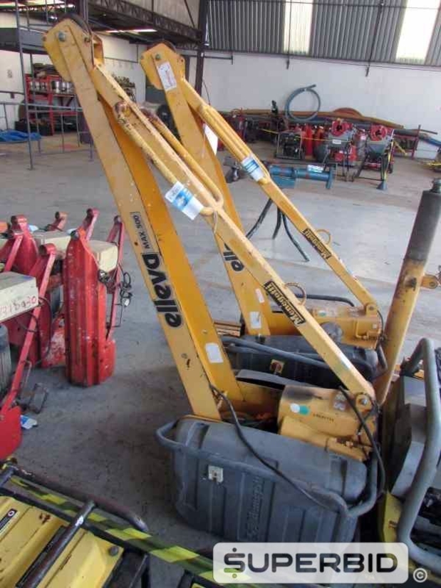 02 MINI GRUA MENEGOTTI ELLEVA 500, CAP.: 500 KG. (Ref.: JDC)