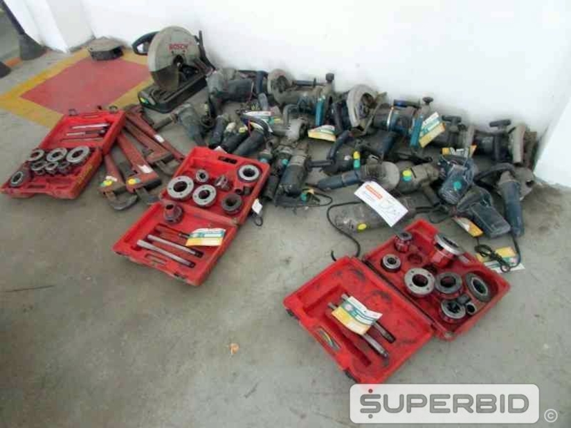 CHAVE GRIFFO, ESMERILHADEIRA, SERRA CIRCULAR, FURADEIRA DE IMPACTO, TARRAXA MANUAL E OUTROS, (35 PÇ.) (Ref.: JDM)