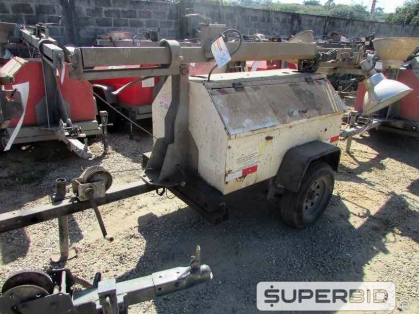 02 TORRES DE ILUMINAÇÃO Á DIESEL TEREX RL4000, POT.: 4-6 KW. (Ref.: JEJ)