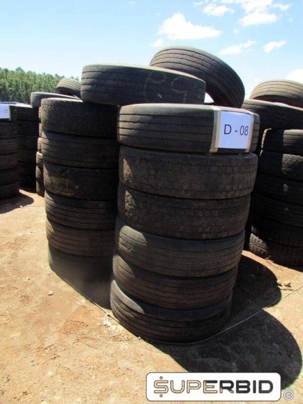 20 SUCATAS DE PNEUS 295/80 PARA REAPROVEITAMENTO (Ref.: D-08)