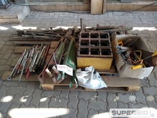 MARRETAS, ARCOS DE SERRA, SERROTES, TORQUIMETROS, FACÕES, PLANTADEIRAS MANUAIS, E FORMA PARA FABR. DE BLOCO DE CONCRETO. (Ref.: SG)