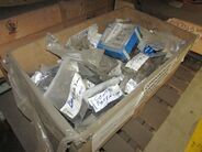 PEÇAS DE APLICAÇÃO EM VAGÕES FERROVIÁRIOS: ANÉIS DE VEDAÇÃO, BUCHAS, ARRUELAS, PINOS, SUPORTES E OUTROS (APROX.: 4.488 PÇS). (Ref.: V205_UM02)