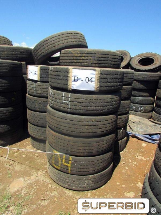 20 SUCATAS DE PNEUS 275/80 PARA REAPROVEITAMENTO (Ref.: D-04)