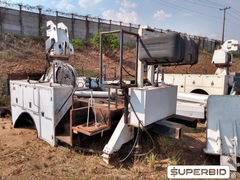 SUCATA DE IMPLEMENTOS: CARROCERIAS DIGGER, GUINDAUTO, ESCADAS, CESTOS AÉREOS E OUTROS