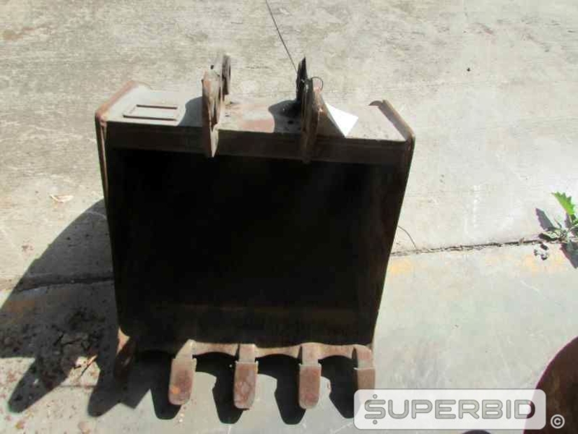 BOMBA SUBMERSIVEL SPV P40 4 POL., CAÇAMBA ESCAVADEIRA E SUCATAS DE QUADRO DE DISTRIBUIÇÃO, (08 PÇ.) (Ref.: JEI)