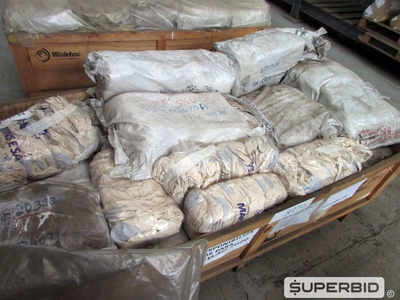 EPI'S: LUVAS E PANTUFAS DE LONA (APROX: 1.059 PÇS). (Ref.: V215_UM02)