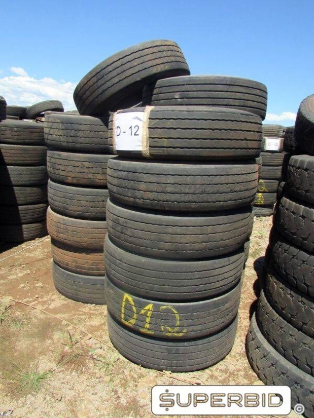 20 SUCATAS DE PNEUS MICHELIN 295/80 PARA REAPROVEITAMENTO. (Ref.: D-12)