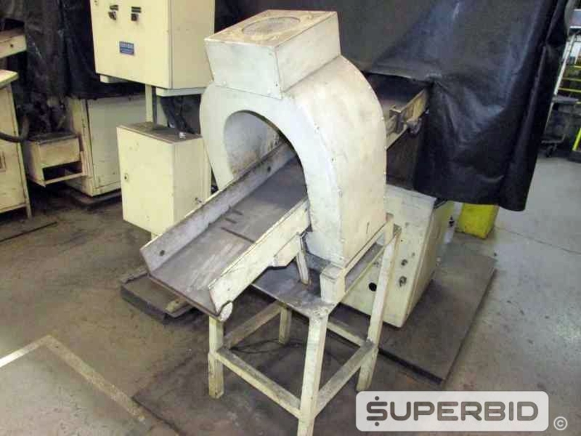 MÁQUINA DETECTORA DE TRINCA SERVEND BGA60C, ANO 1983, SÉRIE.: 1090, CAP.: 7 SEG/CICLO (Ref.: 752-12242)