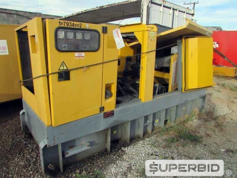 SUCATA DE CABINE PARA GERADOR ATLAS COPCO QAS170 E SUCATA DE GERADOR WEG GTA251AL24 (Ref.: JDY)