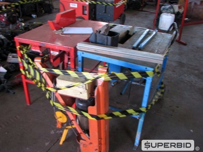 01 GUINCHO DE COLUNA ELÉTRICO, MOD.: 200KG, 01 ASPIRADOR DE PÓ, 02 SERRAS DE BANCADA P/ MADEIRA (Ref.: PBR)