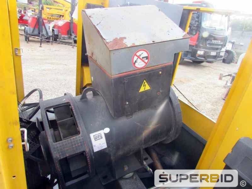 SUCATA DE CABINE PARA GERADOR ATLAS COPCO QAS170 E SUCATA DE GERADOR WEG GTA251AL24 (Ref.: JDY)