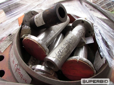 FLANGES E PARAFUSOS (APROX.: 77 PÇS). (Ref.: WMFG_UM02)