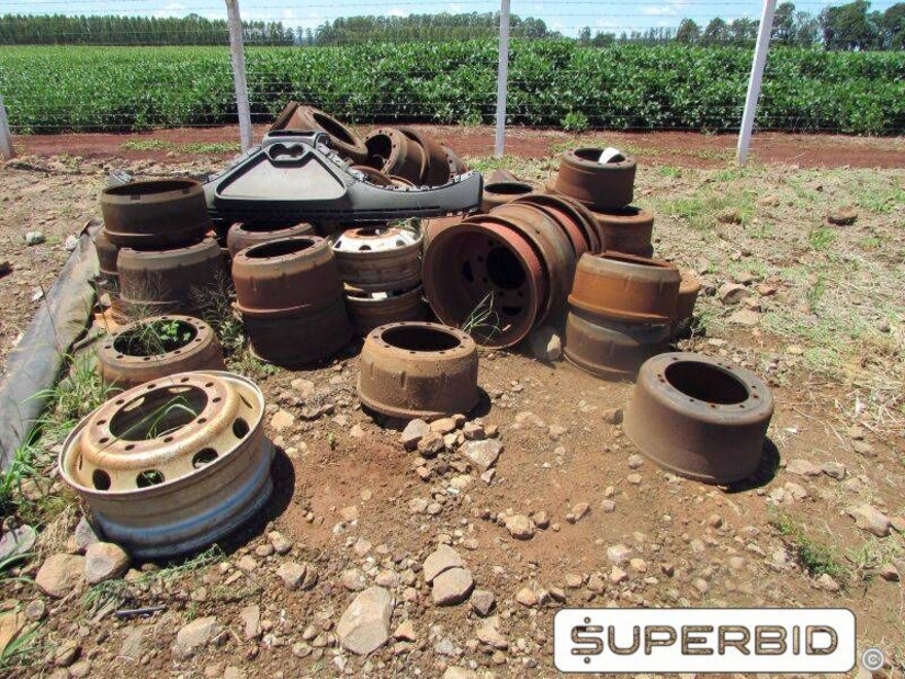 SUCATA DE 900 KILOS DE CAMPANA DE FREIO DE FERRO. (Ref.: JL)