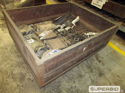 PEÇAS DE APLICAÇÃO EM VAGÕES FERROVIÁRIOS: PÁS DE BORRACHA, OLHAIS E CHAPAS (APROX. 477 PÇS). (Ref.: V198_UM02)