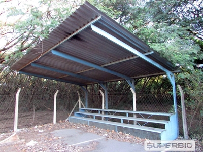 ARQUIBANCADA E BICICLETÁRIOS (Ref.: WMGH_UM02)