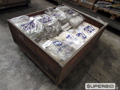 EPI'S: MACACÕES ANTICHAMAS, AVENTAIS VAQUETA E PALETÓS (APROX: 106 PÇS). (Ref.: V218_UM02)