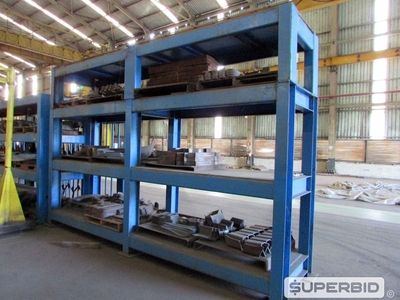 08 RACKS TIPO PRATELEIRA E 01 PALANQUE DE AÇO ASSOALHO DE MADEIRA (Ref.: WMDG_UM02)