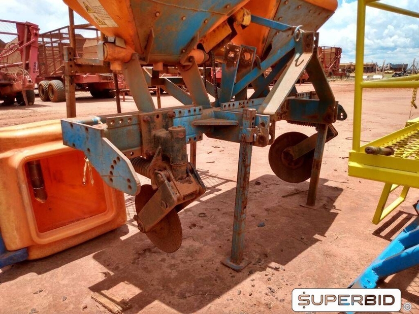 DISTRIBUIDORA DE ADUBO DMB, ANO: 2013, SÉRIE: 80622 (Ref.: 1237)