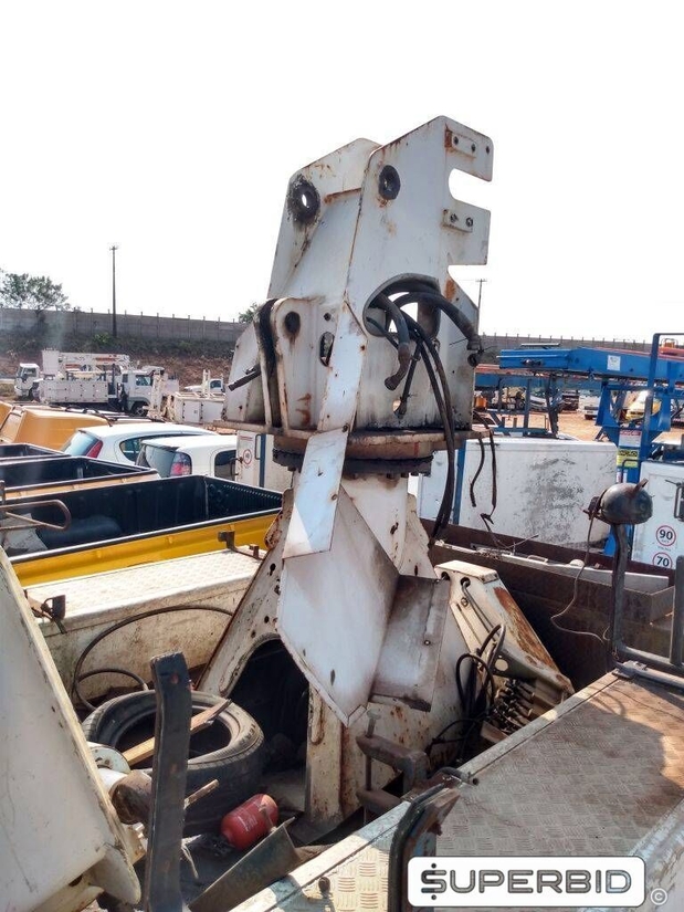 SUCATA DE IMPLEMENTOS: CARROCERIAS DIGGER, GUINDAUTO, ESCADAS, CESTOS AÉREOS E OUTROS