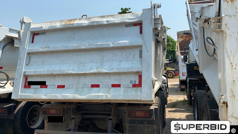 CAMINHÃO BASCULANTE VOLVO VM 330 6X4R, 2013/2013, Placa FINAL 3 (RJ), (Ref.: IBU)