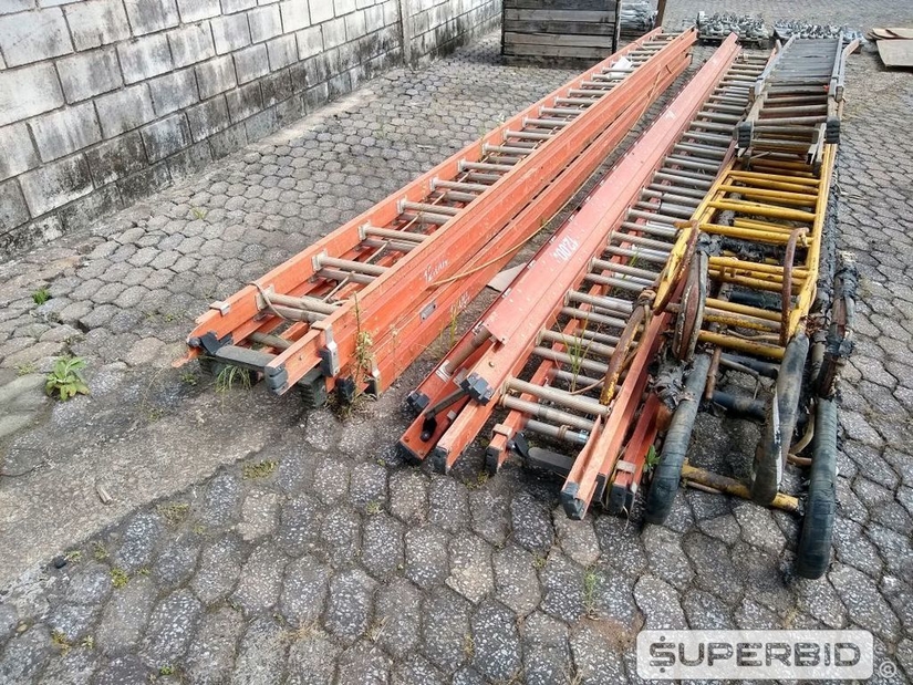 ESCADA EXTENSIVA 12M, ESCADA DE FERRO COM GANCHO 7M E ESCADA MÓVEL. (Ref.: SQ)