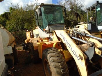 PÁ CARREGADEIRA NEW HOLLAND 12C 4X4, ANO: 2012, CAP: CAÇAMBA: 1M3., SÉRIE: HBZN012CLCAE02382 (Ref: SBL / TP32798)